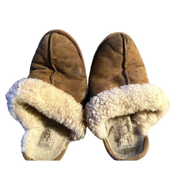 UGG Women's Slippers Size 9 - Picture 1 of 3
